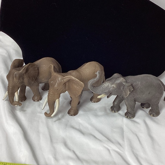 Schleich Other - Schleich Elephant Lot of 3 Elephants Figures Toys Large 2004